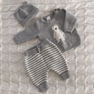 Super cute newborn set, hat, top and bottoms
